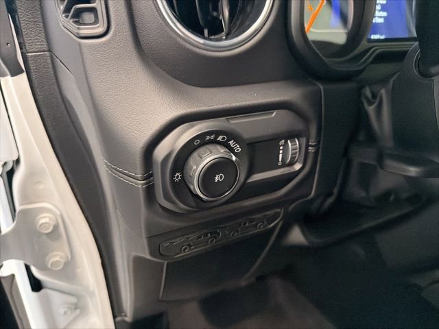 Used 2024 Jeep Wrangler Sahara w/ Technology Group image 15