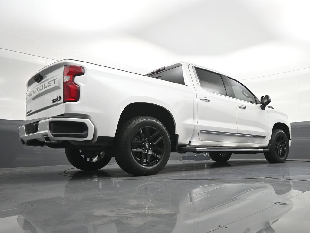 Used 2022 Chevrolet Silverado 1500 High Country w/ High Country Premium Package AWD/4WD image 28