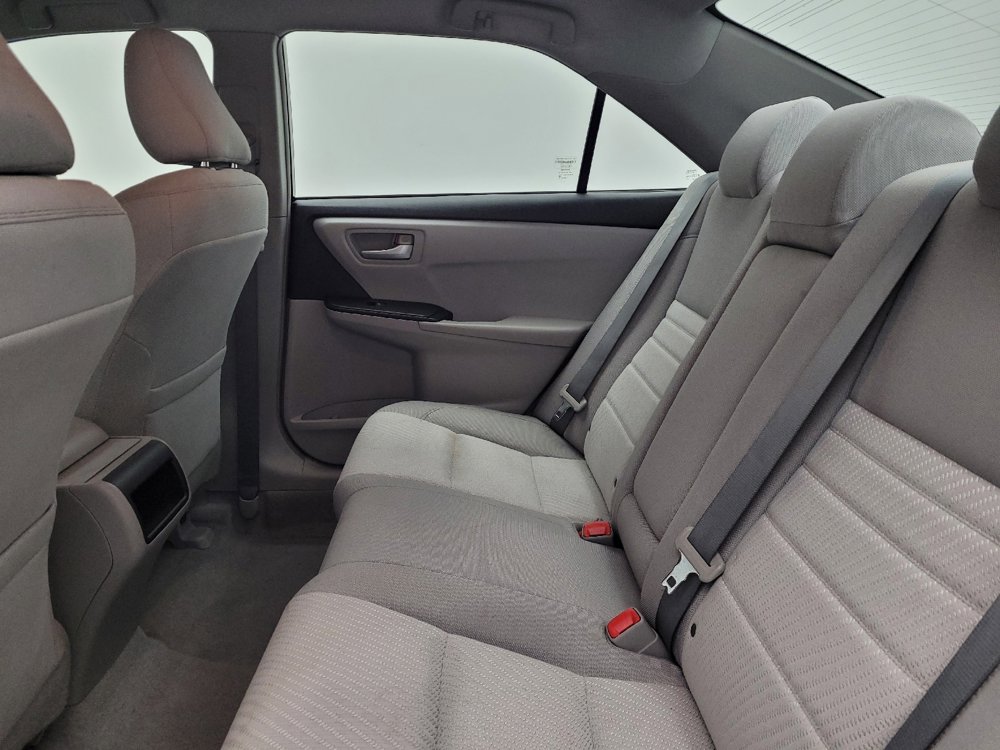 Used 2015 Toyota Camry LE image 18