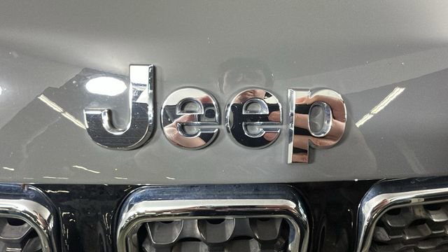 Used 2023 Jeep Compass Limited w/ Sun and Sound Group AWD/4WD image 9