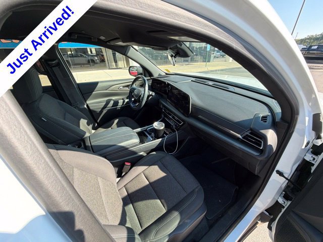 Used 2024 Chevrolet Traverse LS FWD image 21