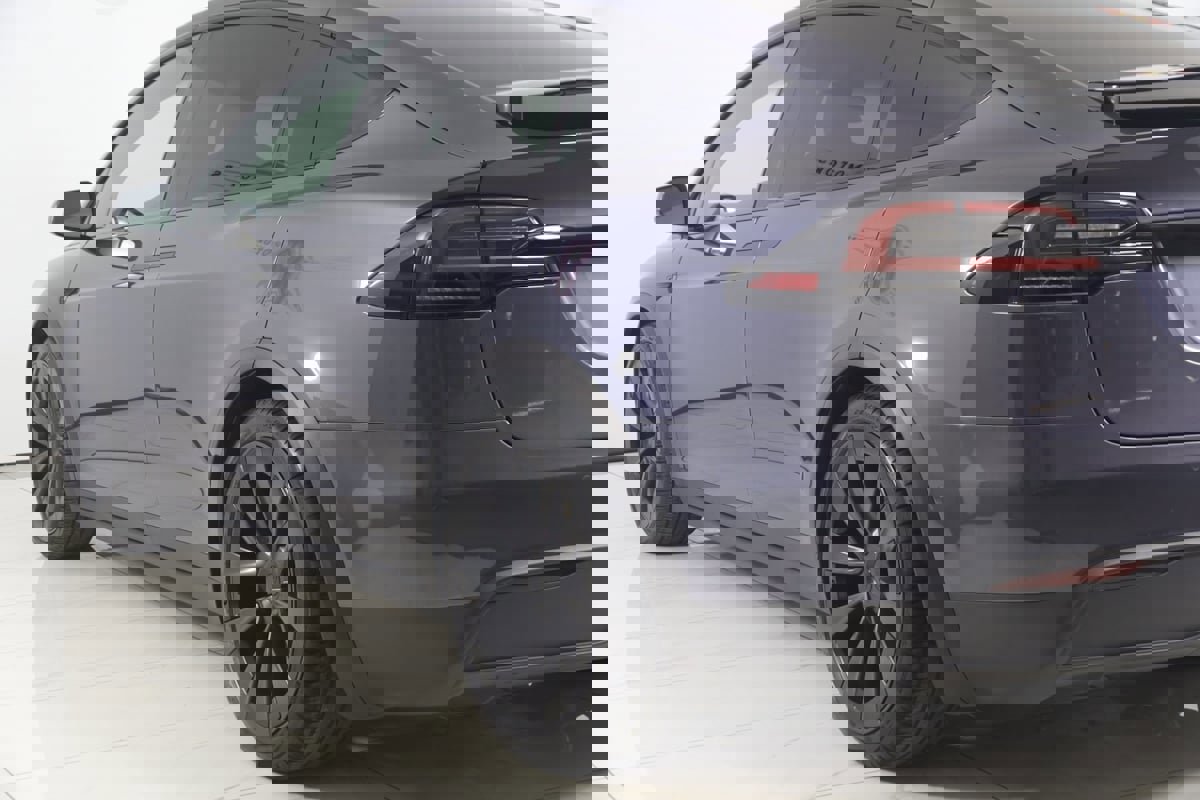 Used 2022 Tesla Model X image 30