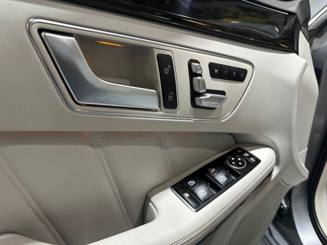 Used 2014 Mercedes-Benz E 550 4MATIC Sedan w/ Premium 1 Package image 41