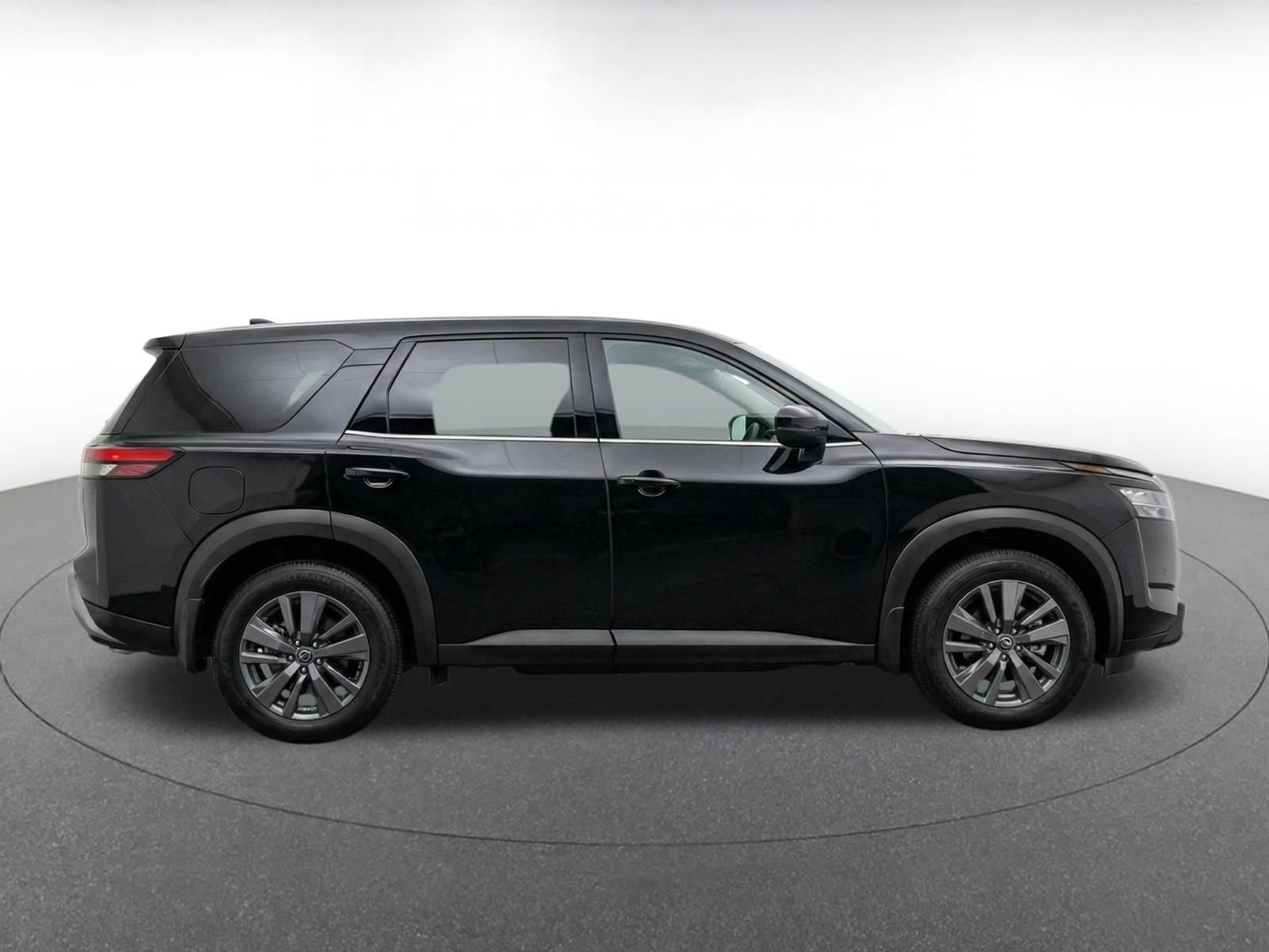 Used 2025 Nissan Pathfinder SV FWD image 12