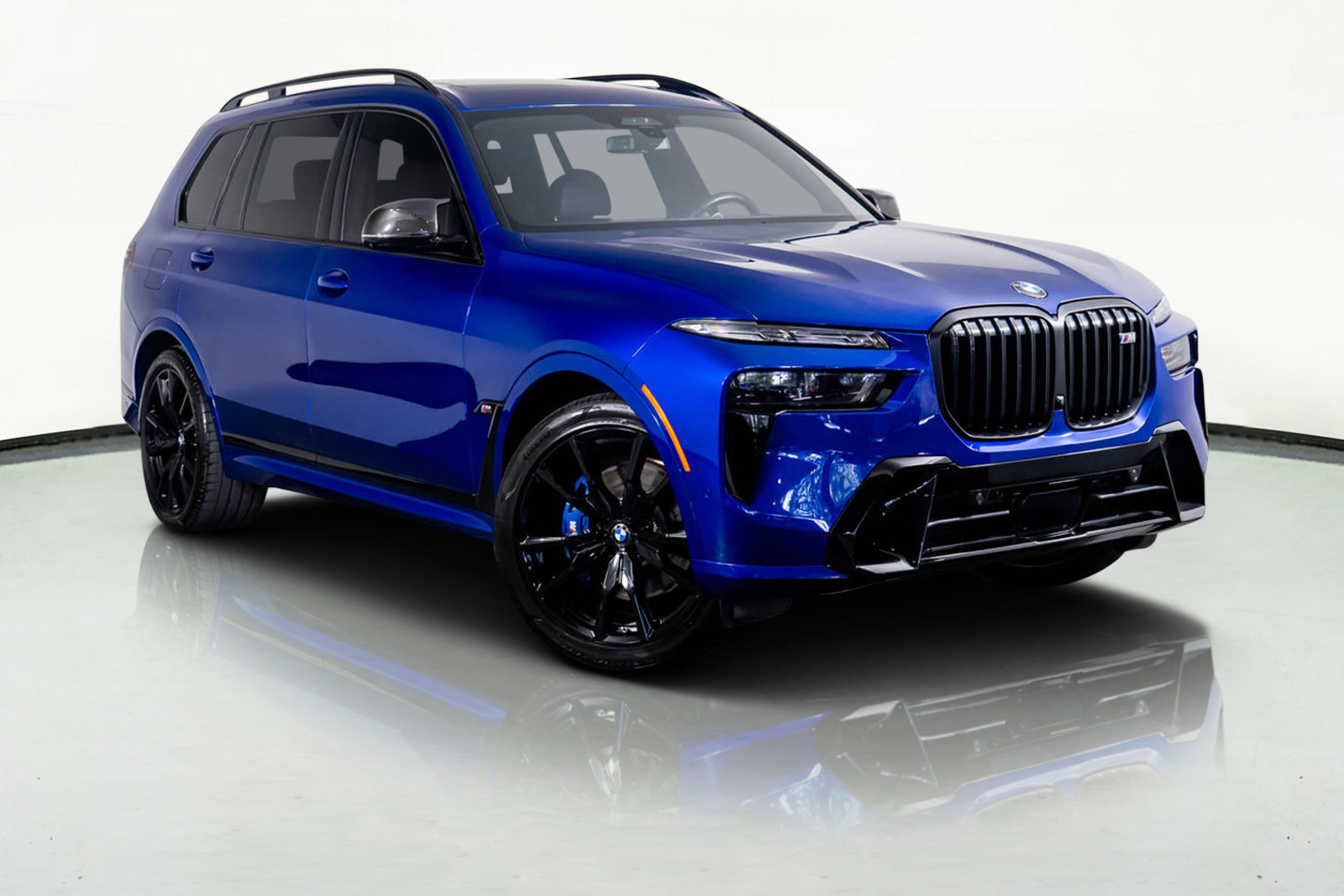 Used 2024 BMW X7 M60i w/ Premium Package image 4