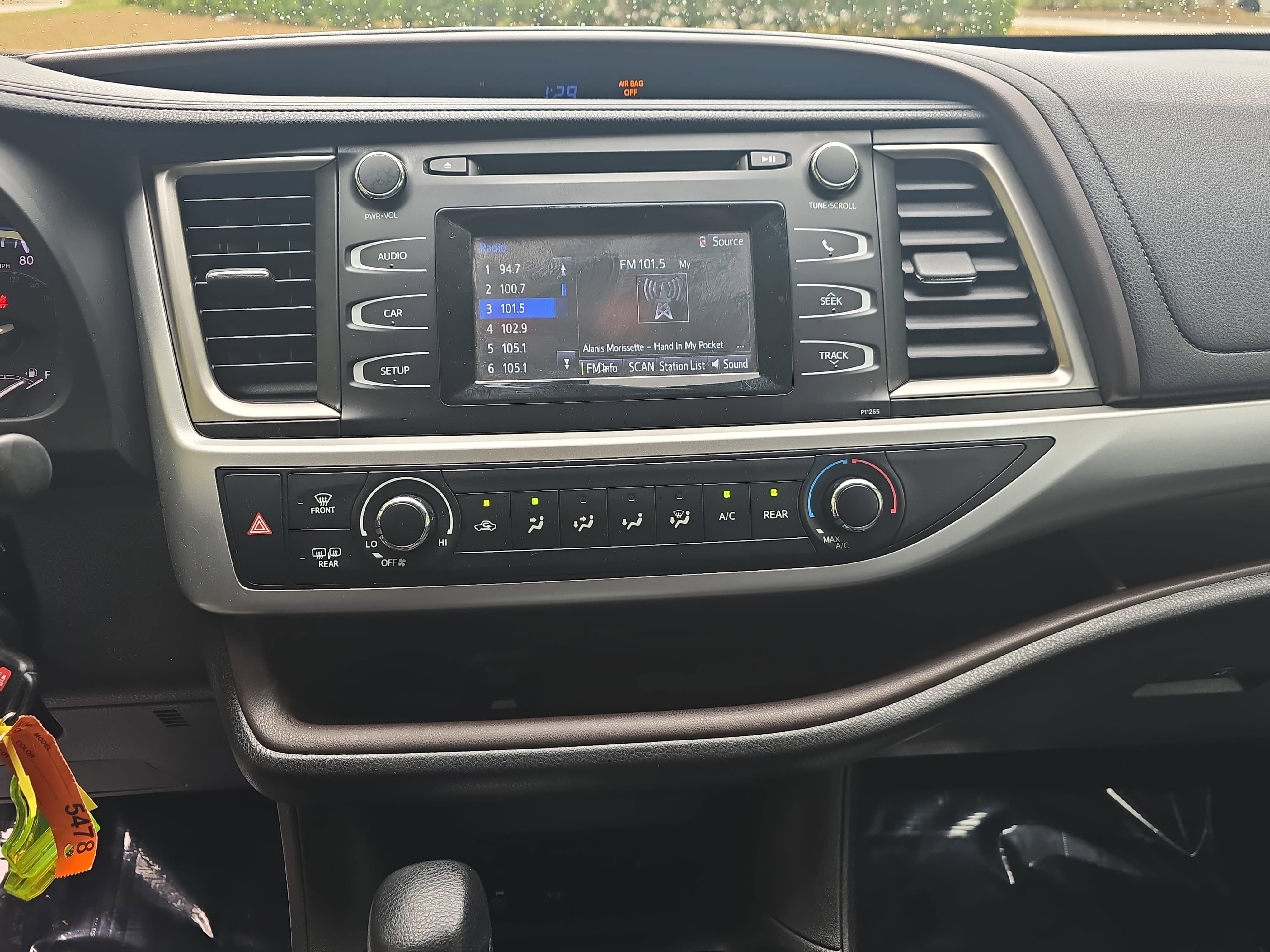 Used 2016 Toyota Highlander LE FWD image 19