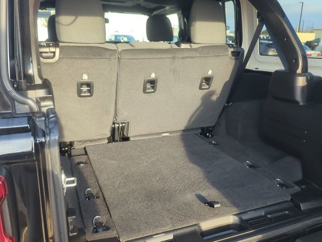 Used 2025 Jeep Wrangler Sahara image 22