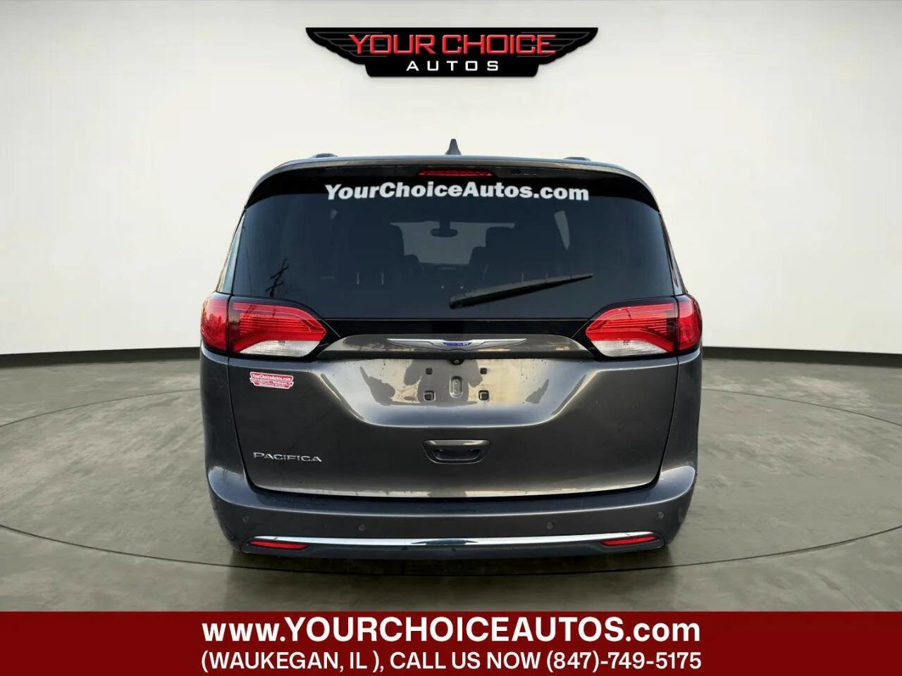 Used 2018 Chrysler Pacifica Touring-L Plus w/ Tire & Wheel Group image 4