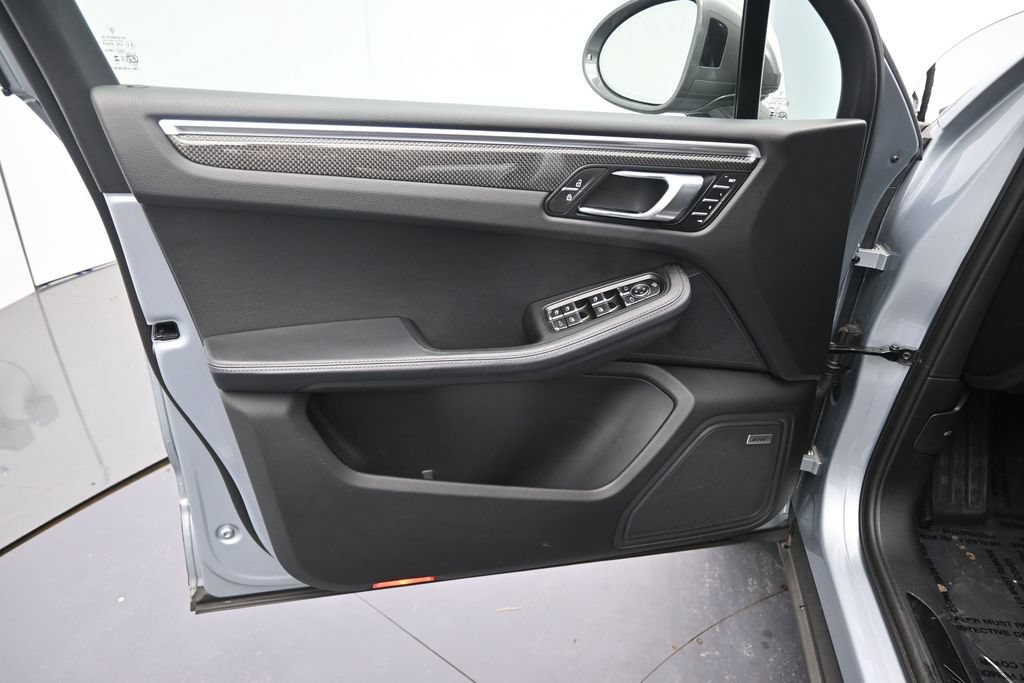 Used 2024 Porsche Macan Turbo AWD/4WD image 17