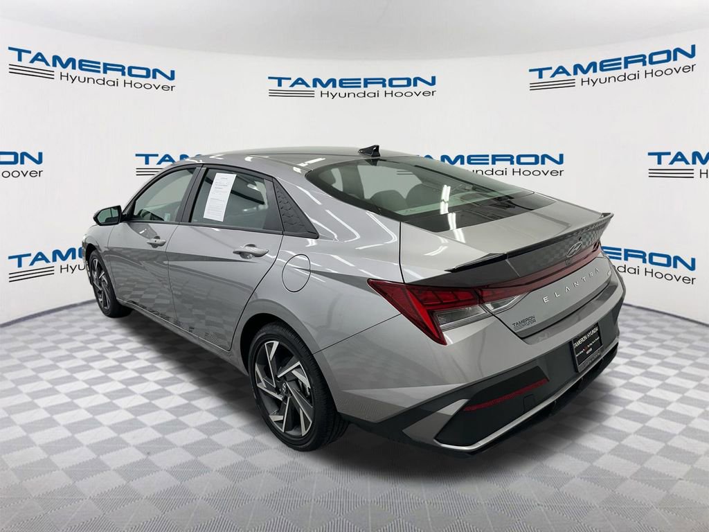 Used 2025 Hyundai Elantra SEL FWD image 3
