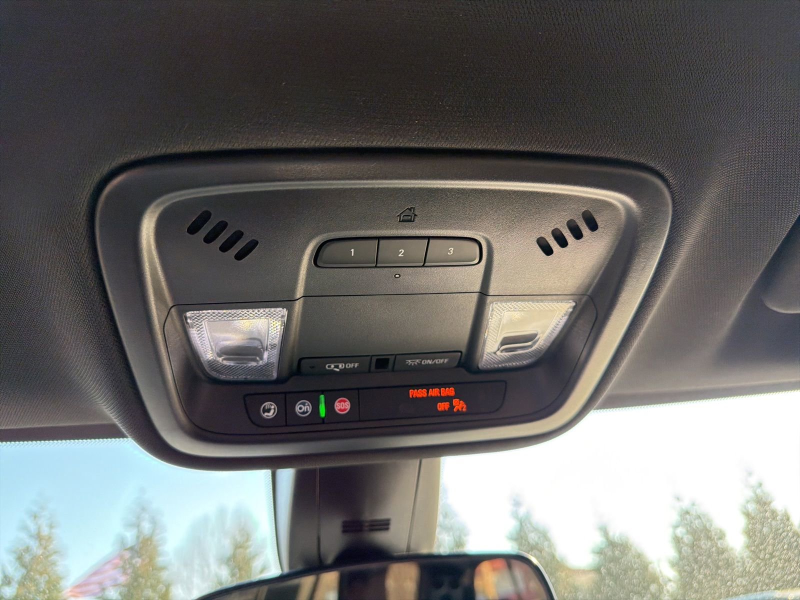 Used 2023 Chevrolet Traverse LT image 20