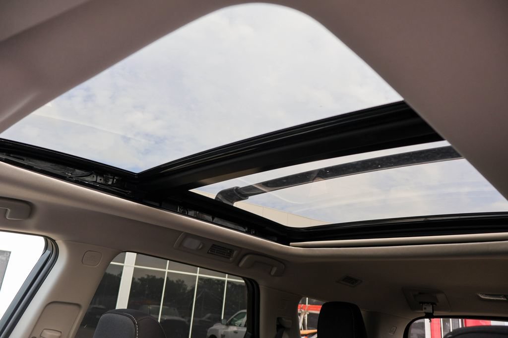 New 2026 Nissan Pathfinder SV w/ SV Premium Package FWD image 9