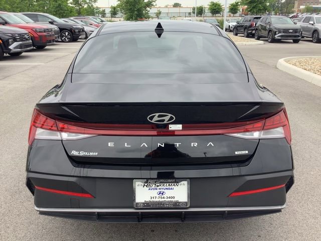 Used 2025 Hyundai Elantra SEL image 5