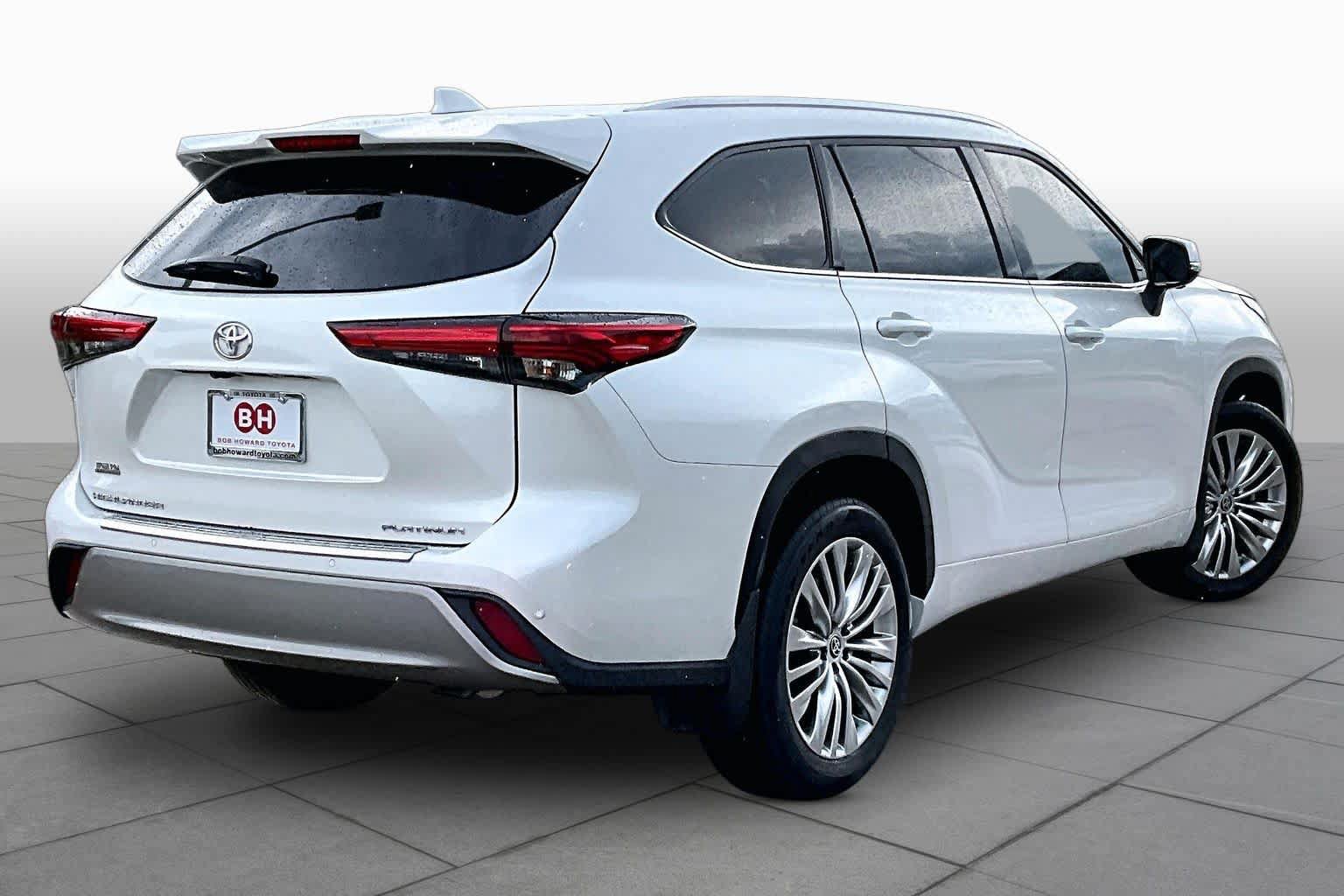 Used 2023 Toyota Highlander Platinum FWD image 13