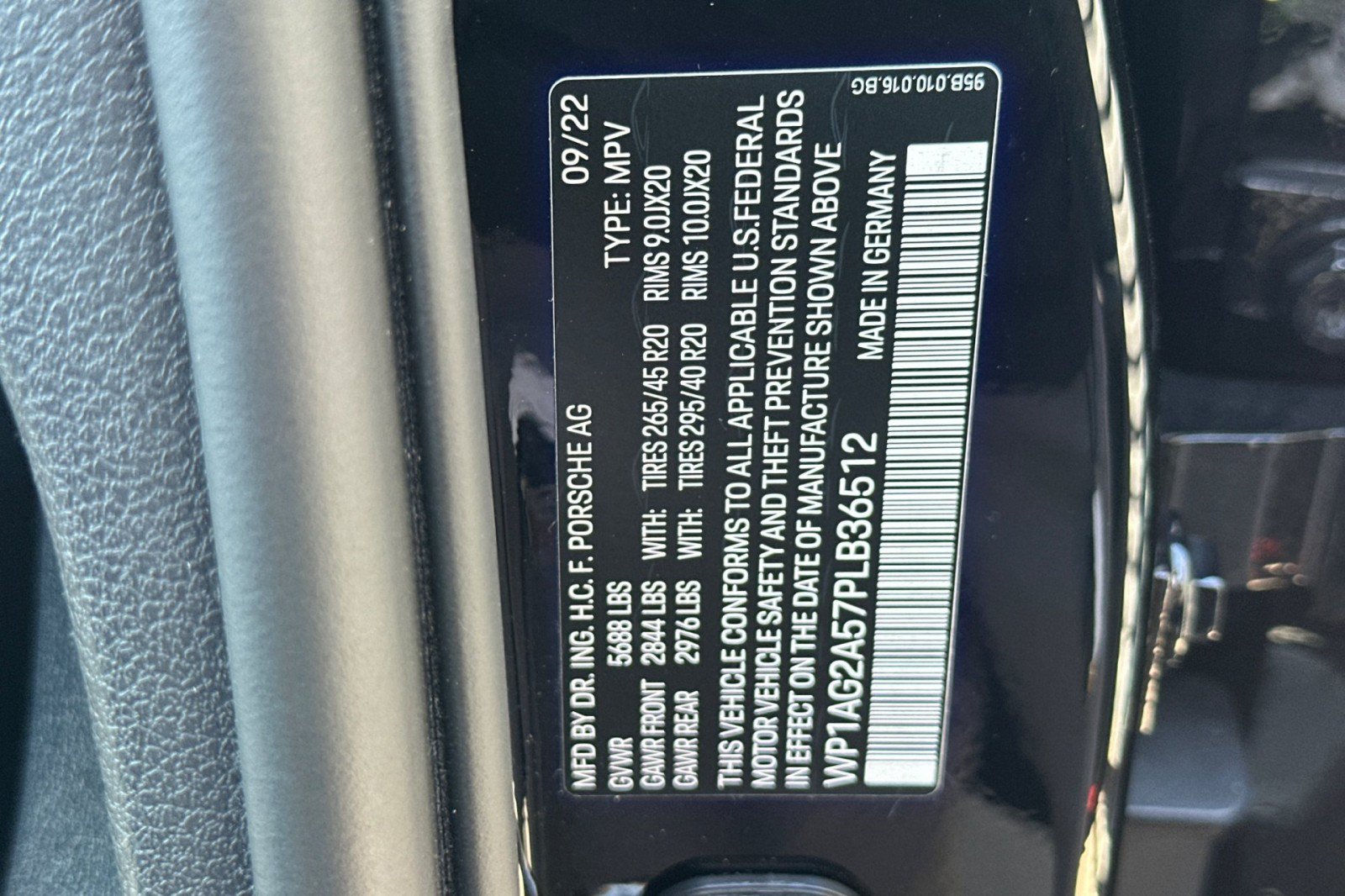 Certified 2023 Porsche Macan S AWD/4WD image 29
