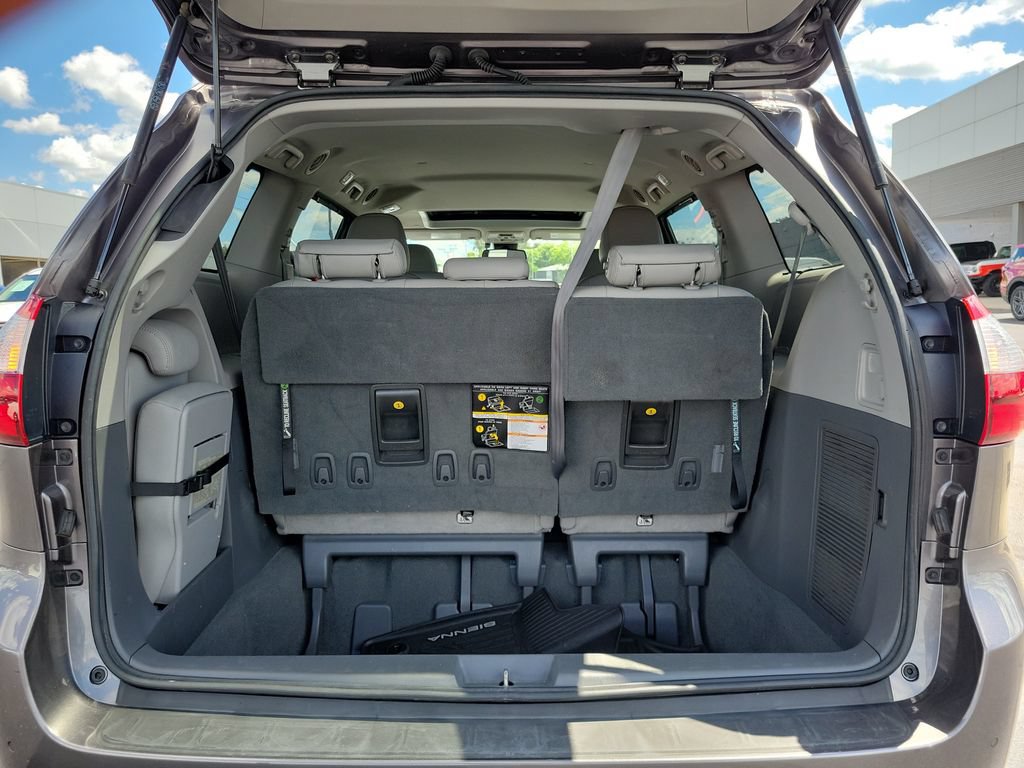 Used 2019 Toyota Sienna XLE w/ XLE Navigation Package FWD image 10