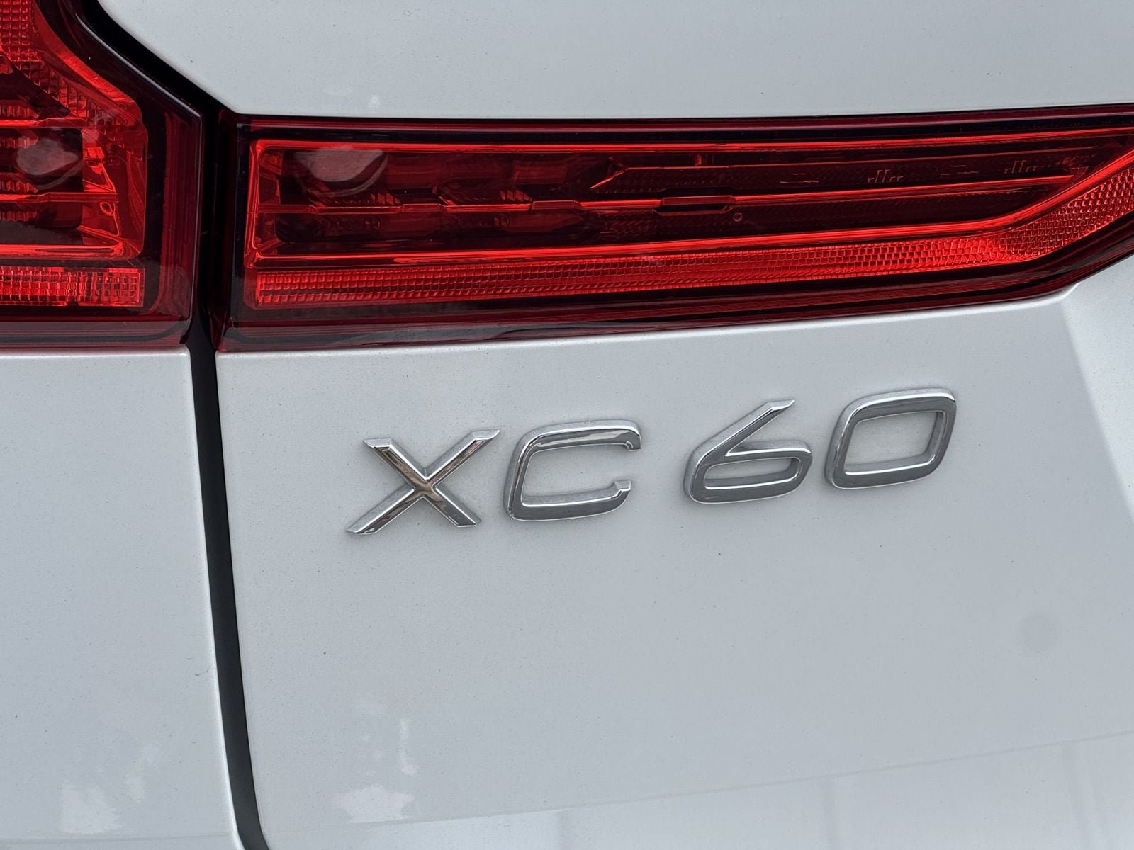 Certified 2023 Volvo XC60 B5 Ultimate w/ Protection Package Premier FWD image 28