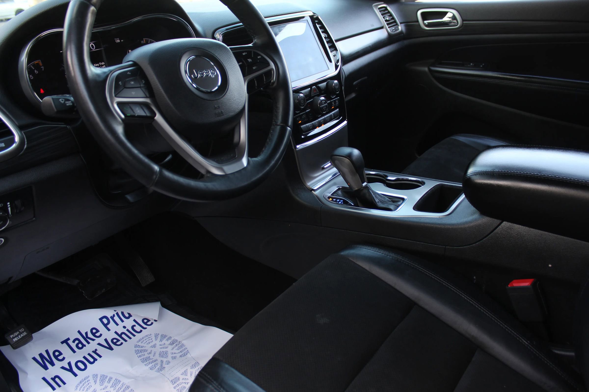 Used 2019 Jeep Grand Cherokee Altitude AWD/4WD image 11
