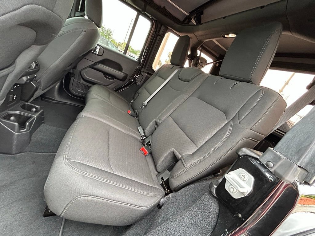 Used 2022 Jeep Wrangler Unlimited Sahara AWD/4WD image 69
