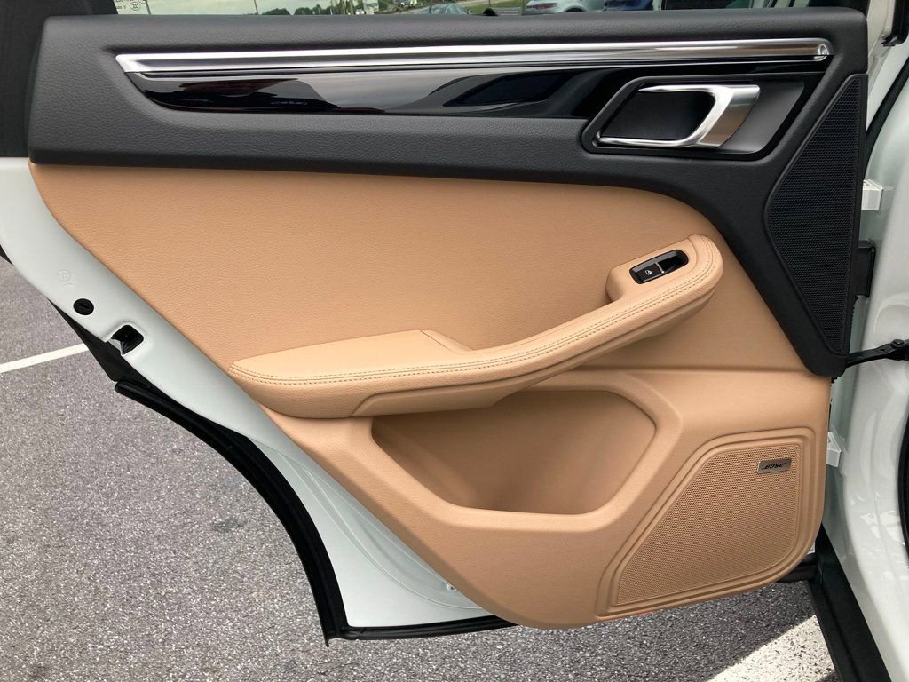 Used 2025 Porsche Macan AWD image 27