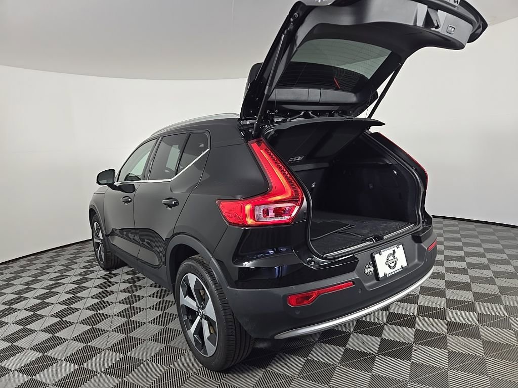 Certified 2024 Volvo XC40 B5 Plus w/ Climate Package image 8