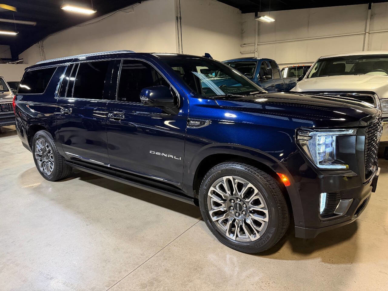 Used 2023 GMC Yukon XL Denali Ultimate image 1