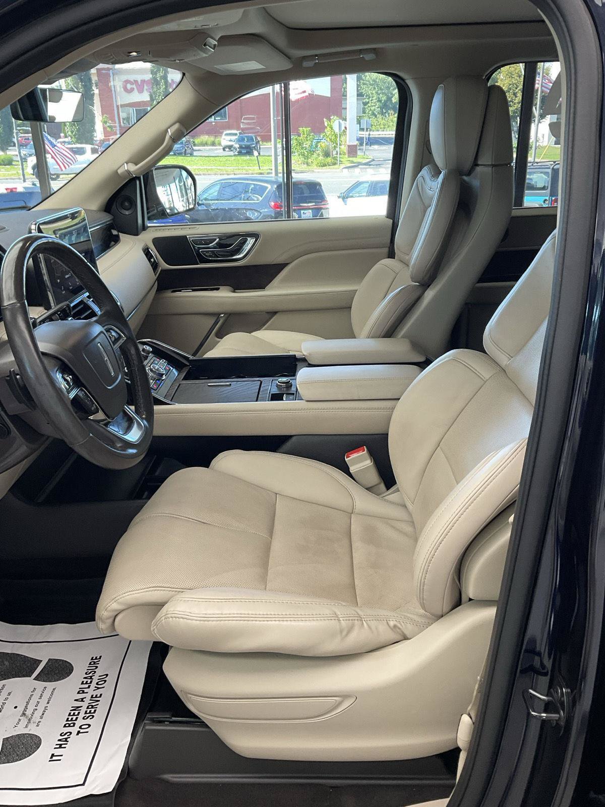 Used 2021 Lincoln Navigator Reserve AWD/4WD image 8