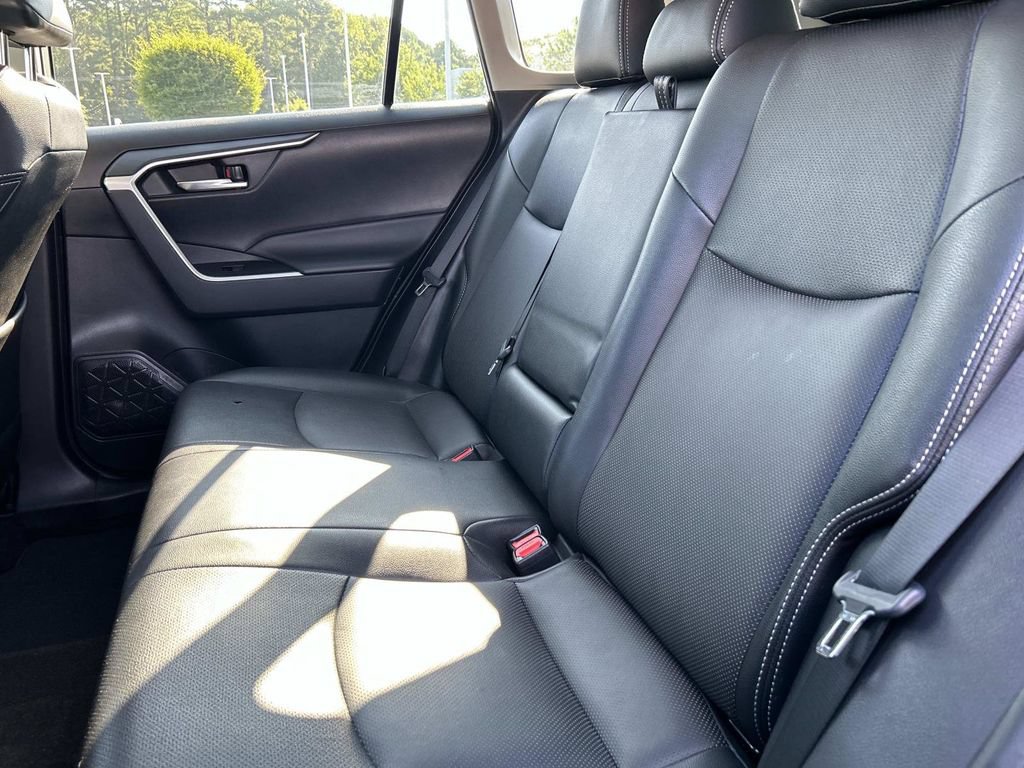 Used 2021 Toyota RAV4 XLE w/ Convenience Package FWD image 16