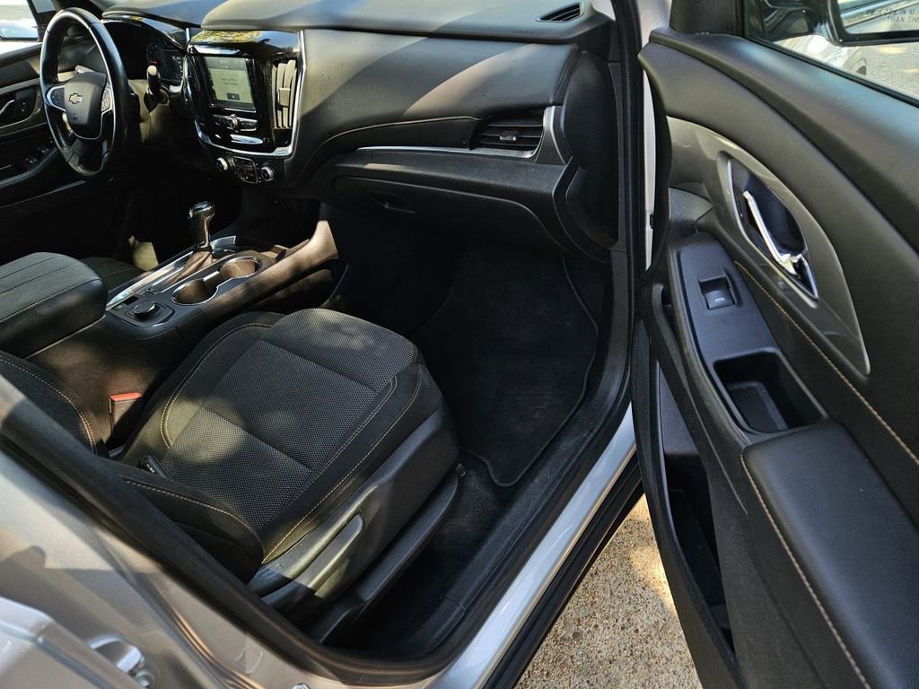Used 2018 Chevrolet Traverse LT image 9