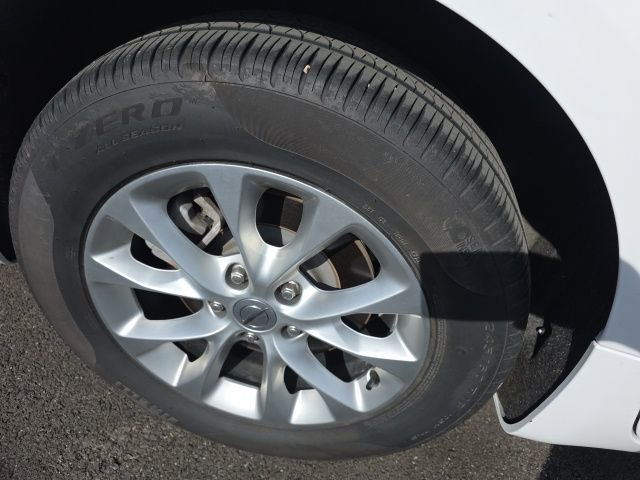 Used 2025 Chrysler Pacifica Select w/ Uconnect Theater Family Group image 29