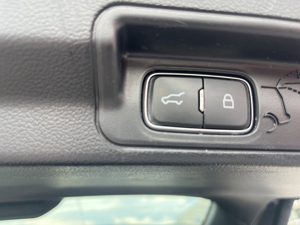 Used 2022 Ford Explorer Limited w/ Equipment Group 301A image 14