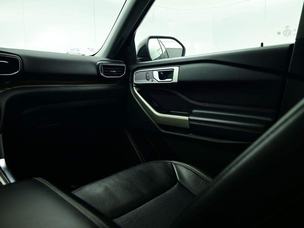 Used 2022 Ford Explorer Limited w/ Equipment Group 301A image 11