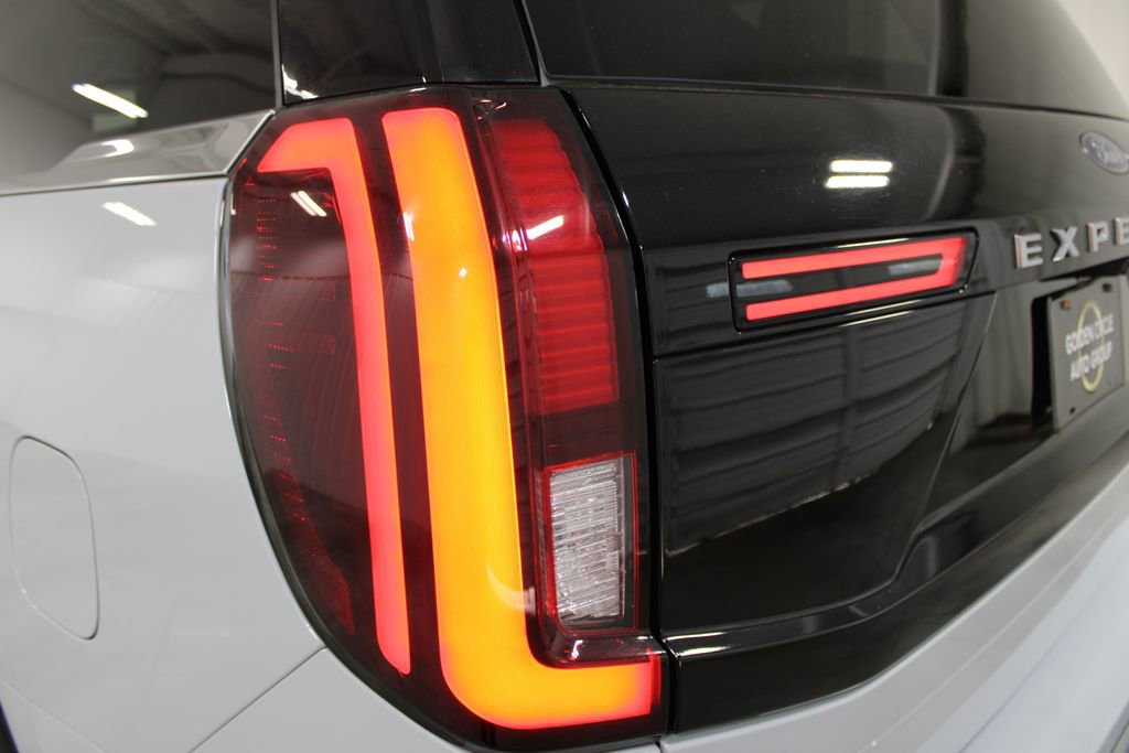 Used 2025 Ford Expedition Platinum image 27