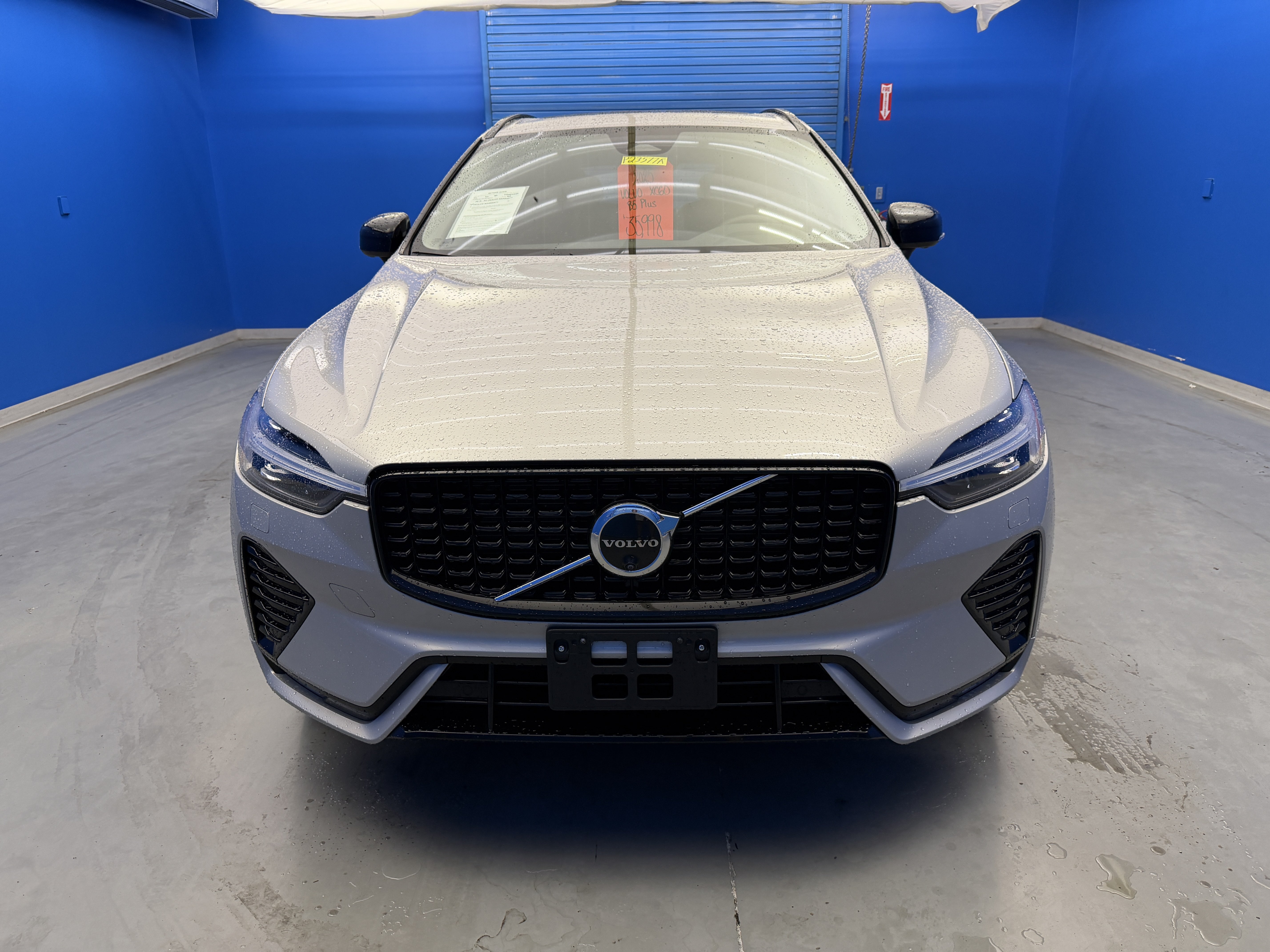 Used 2025 Volvo XC60 B5 Plus AWD/4WD image 3