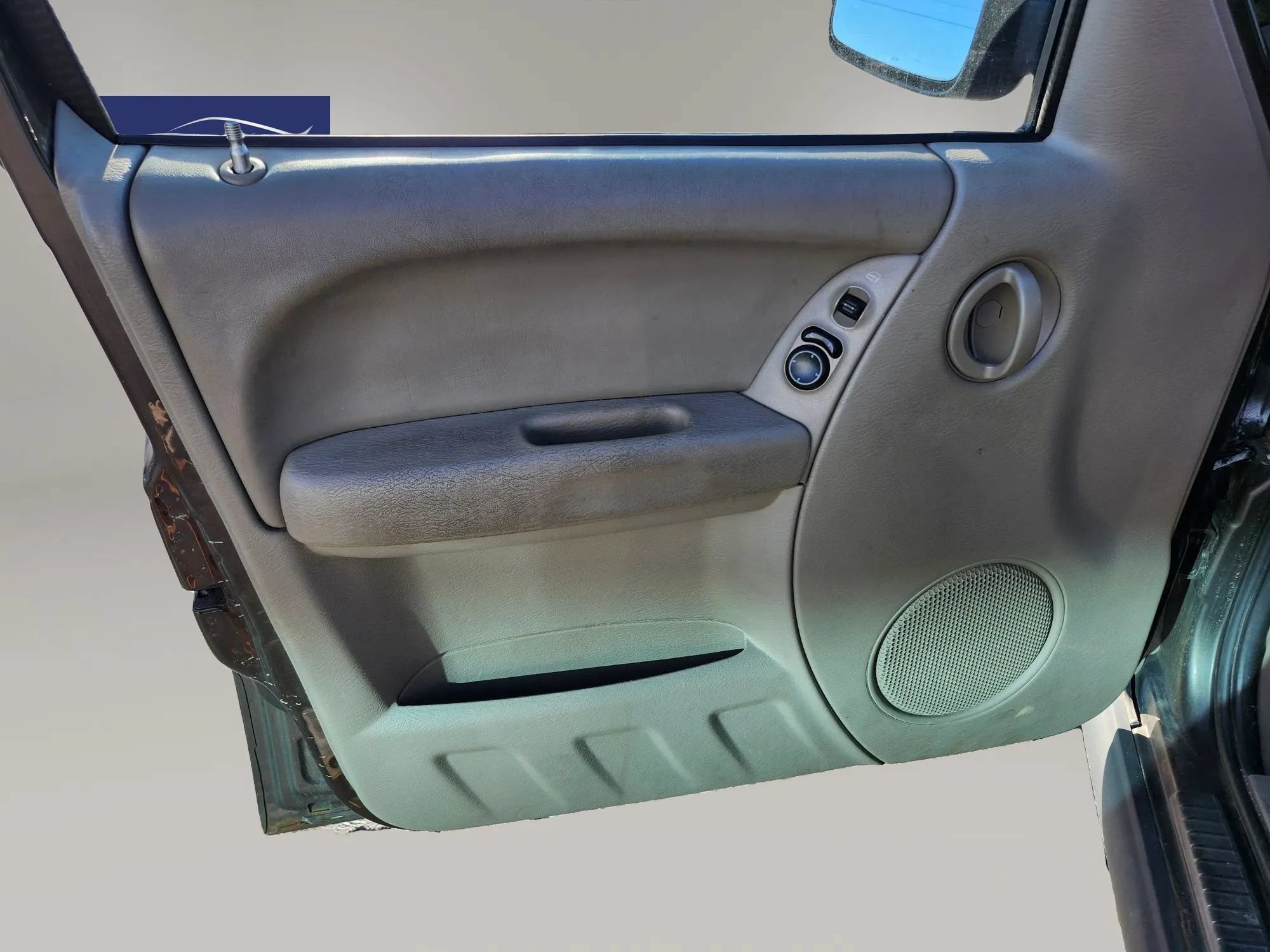 Used 2005 Jeep Liberty Renegade AWD/4WD image 12