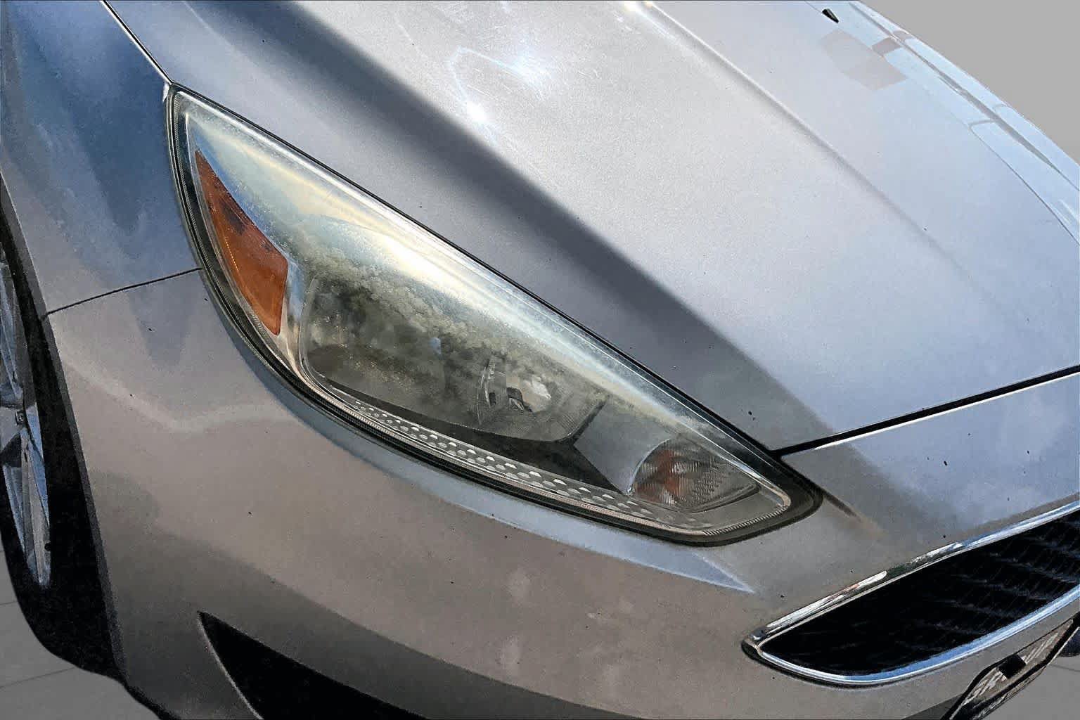 Used 2015 Ford Focus SE FWD image 27