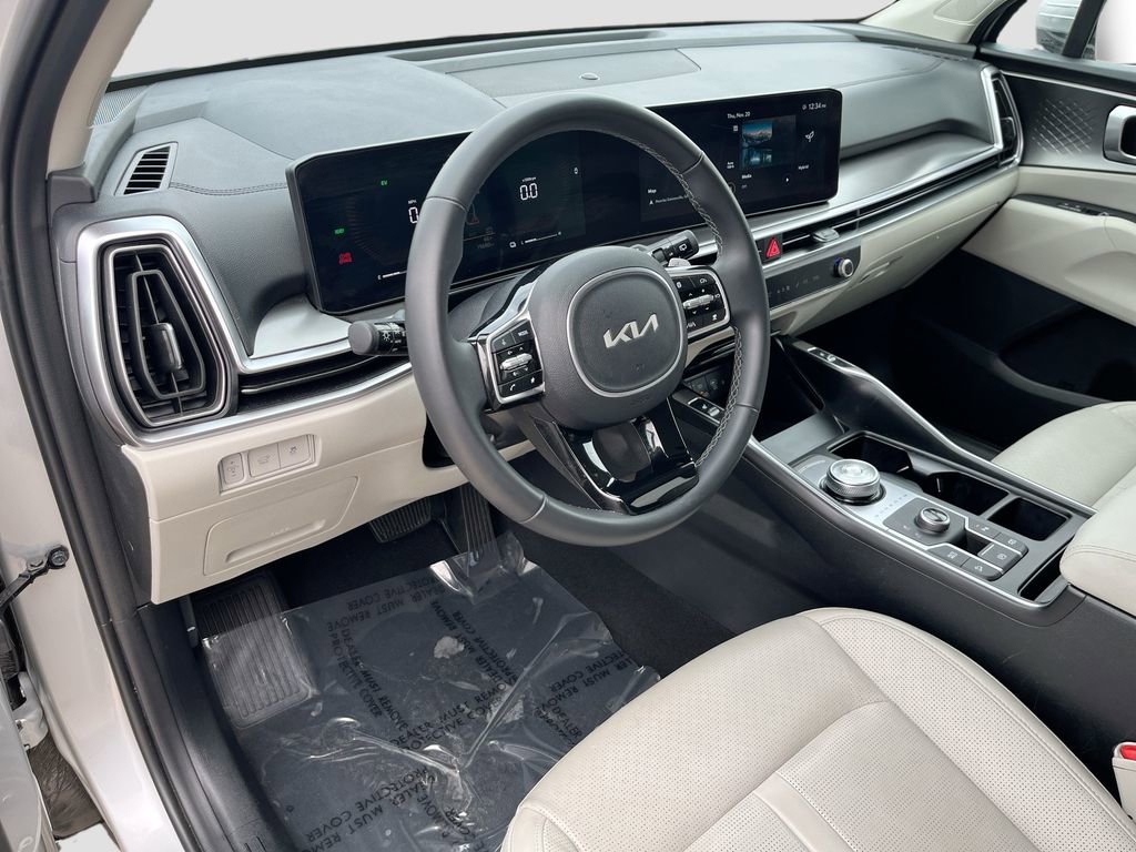 Certified 2025 Kia Sorento EX image 15