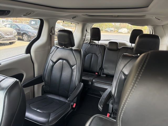 Used 2020 Chrysler Pacifica Limited image 16