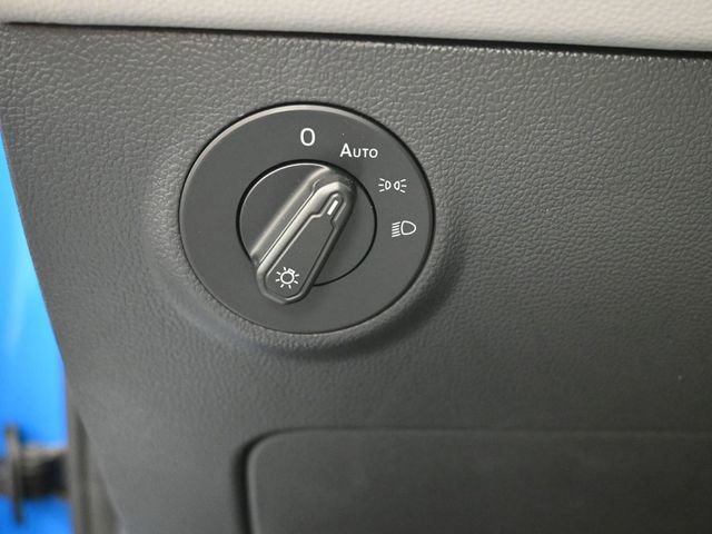 Certified 2023 Volkswagen Taos SE w/ Panoramic Sunroof Package image 21