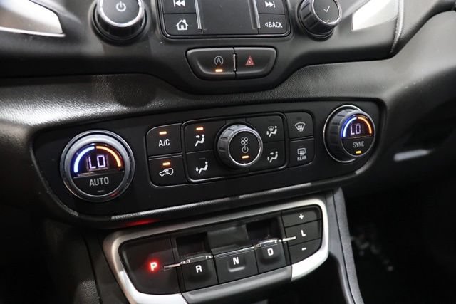 Used 2024 GMC Terrain SLT AWD/4WD image 26