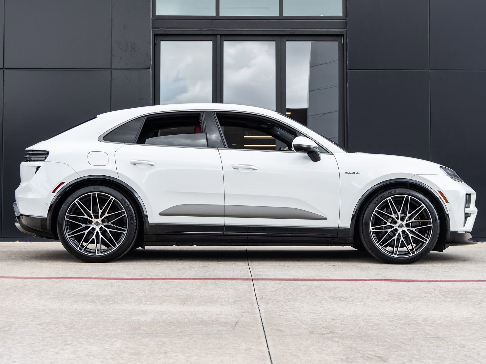 New 2025 Porsche Macan Turbo Electric AWD/4WD image 12