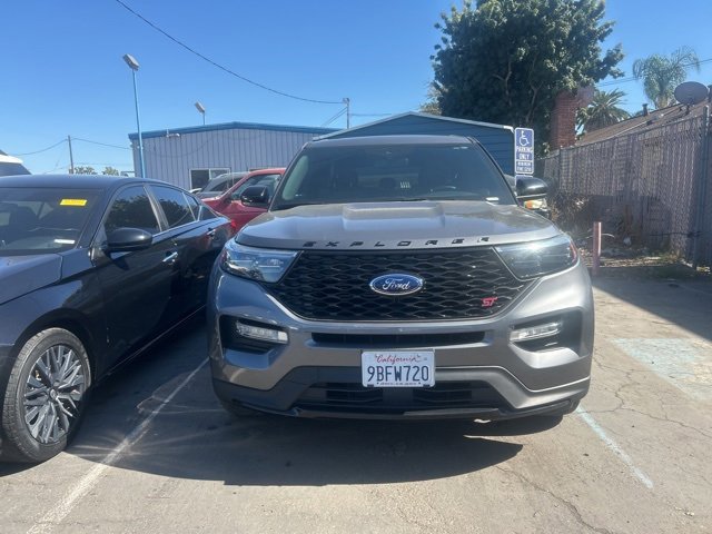 Used 2022 Ford Explorer ST w/ ST Street Pack image 3