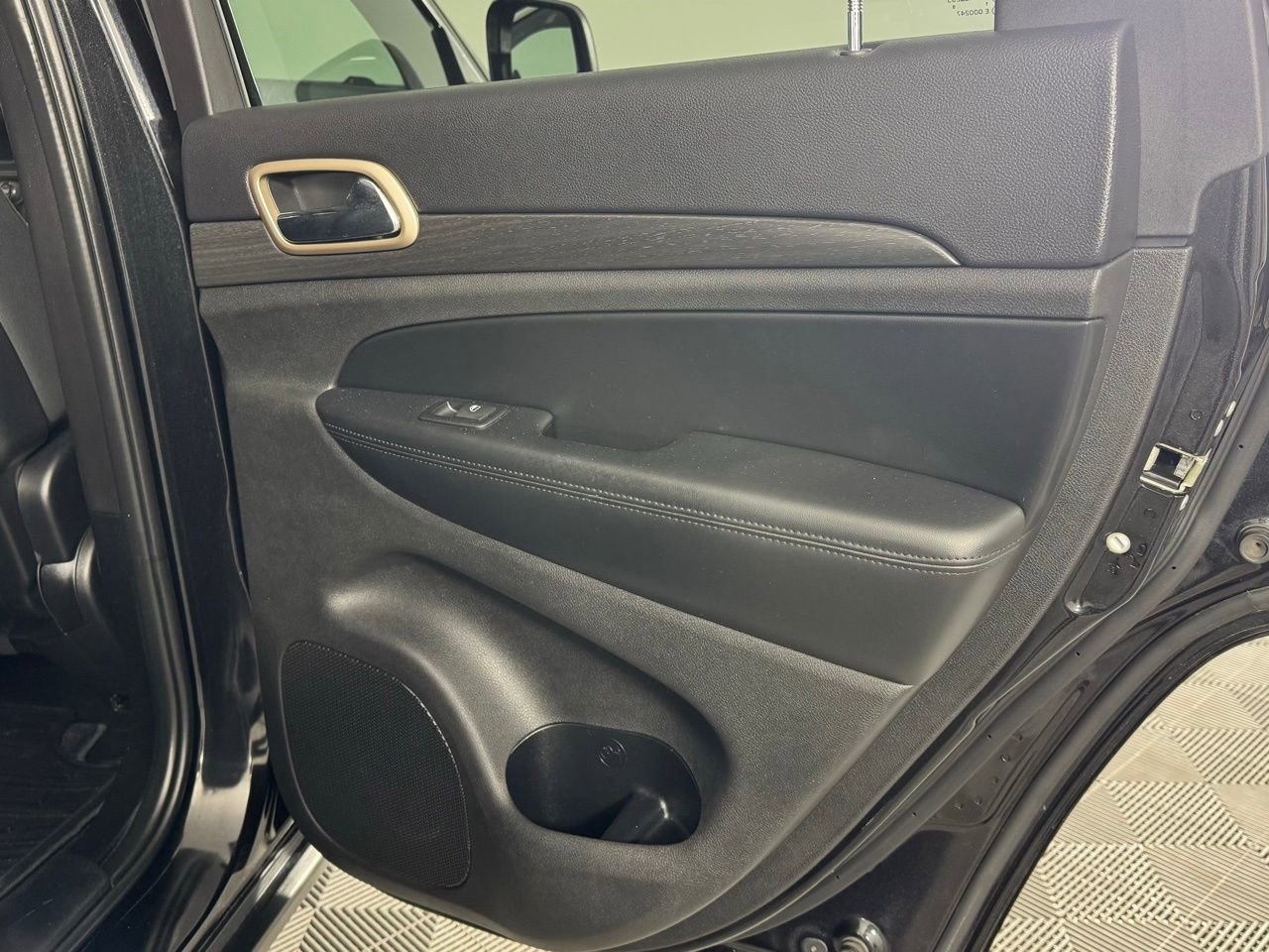 Used 2015 Jeep Grand Cherokee Laredo w/ Quick Order Package 23E image 25