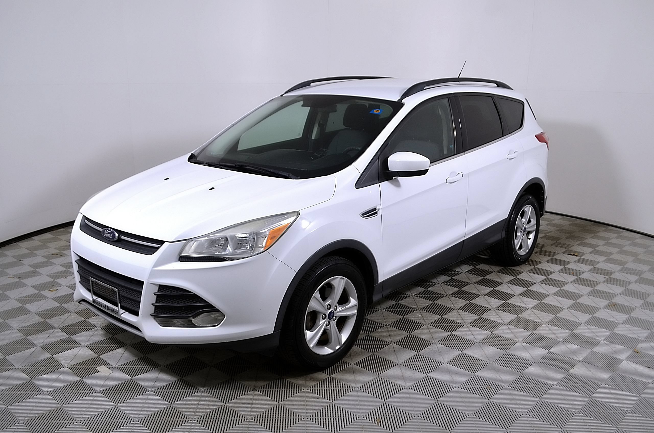 Used 2016 Ford Escape SE w/ Equipment Group 201A FWD image 3