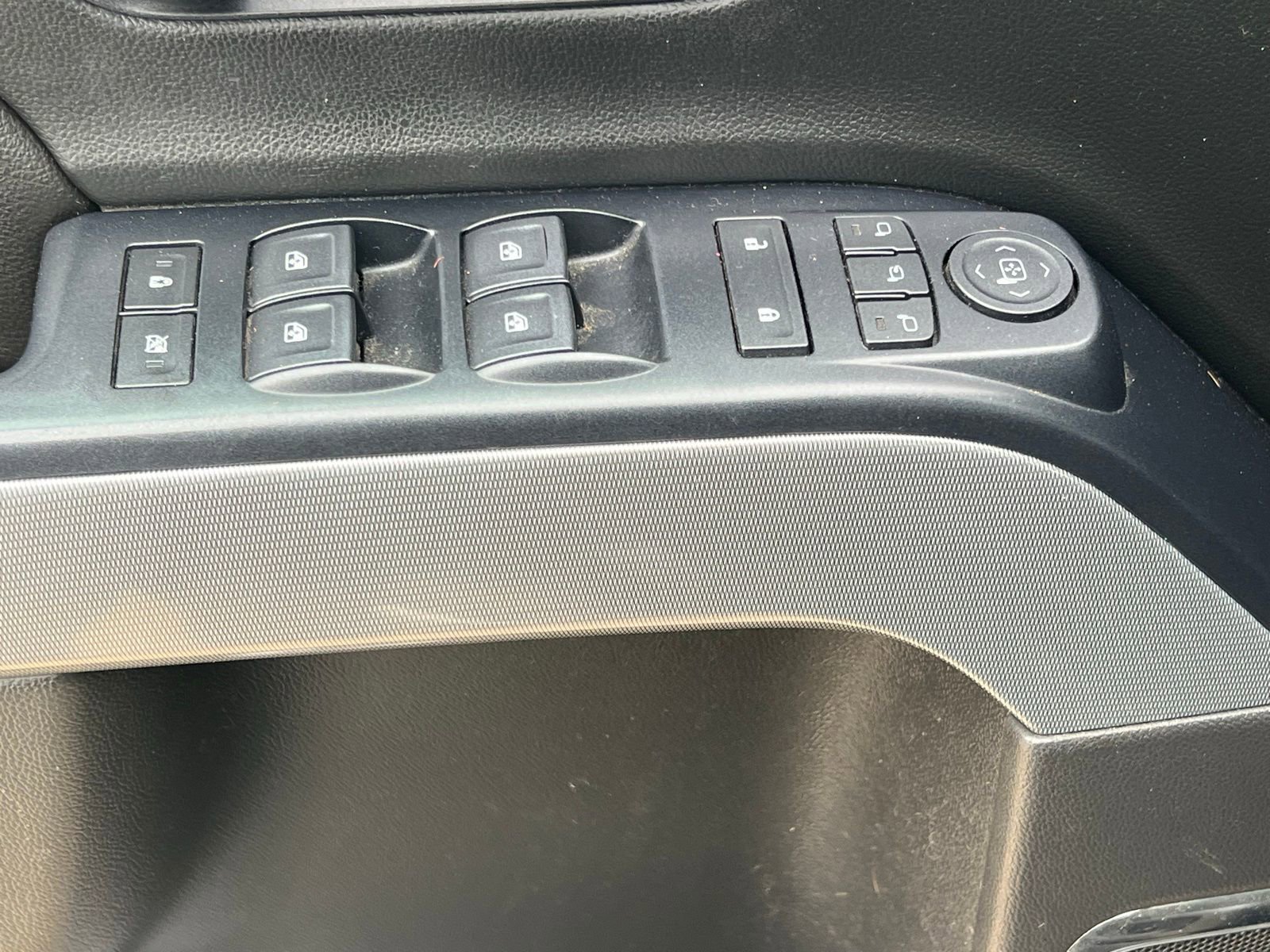 Used 2018 Chevrolet Silverado 1500 LTZ Z71 w/ Centennial Edition AWD/4WD image 23