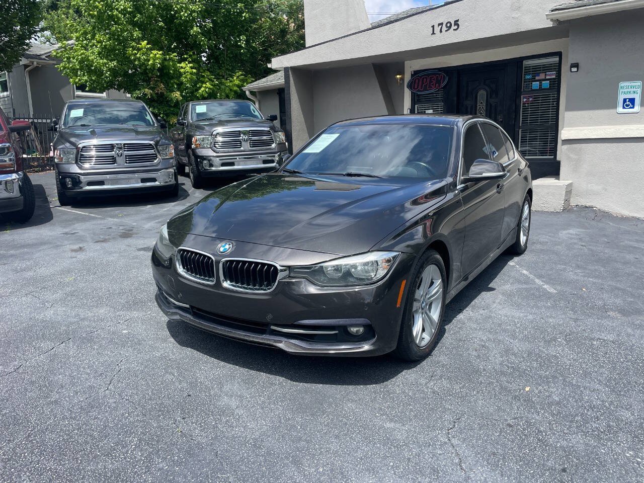 Used 2017 BMW 330i Sedan w/ Driver Assistance Package RWD image 2