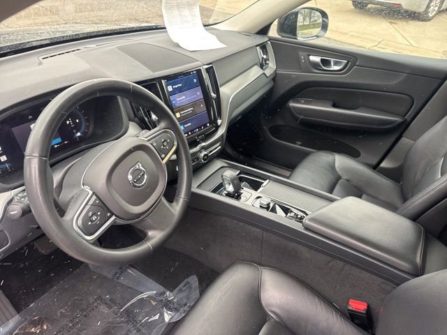 Used 2023 Volvo XC60 B5 Core image 17