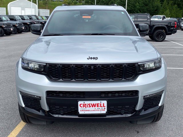 Used 2025 Jeep Grand Cherokee L Limited w/ Luxury Tech Group II AWD/4WD image 8