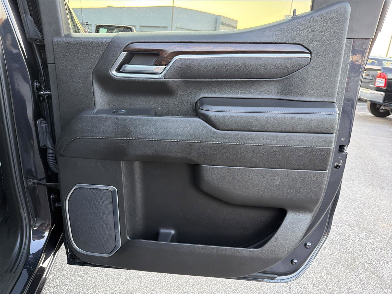 Used 2025 GMC Sierra 1500 SLT image 17