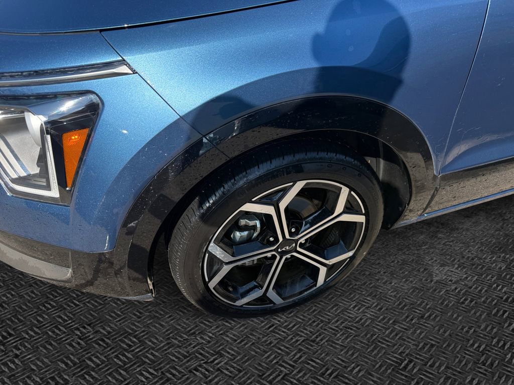 Used 2025 Kia Niro EX Touring image 10